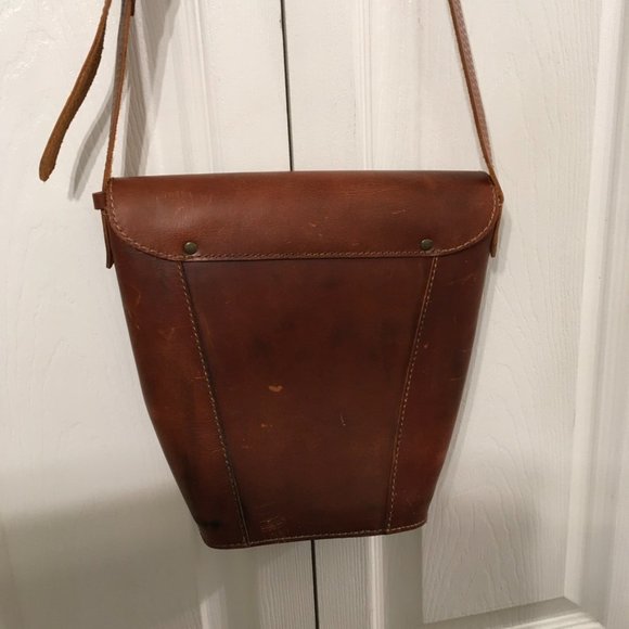Eddie Bauer Vintage Leather Unisex Crossbody Bucket Bag - Picture 8 of 10